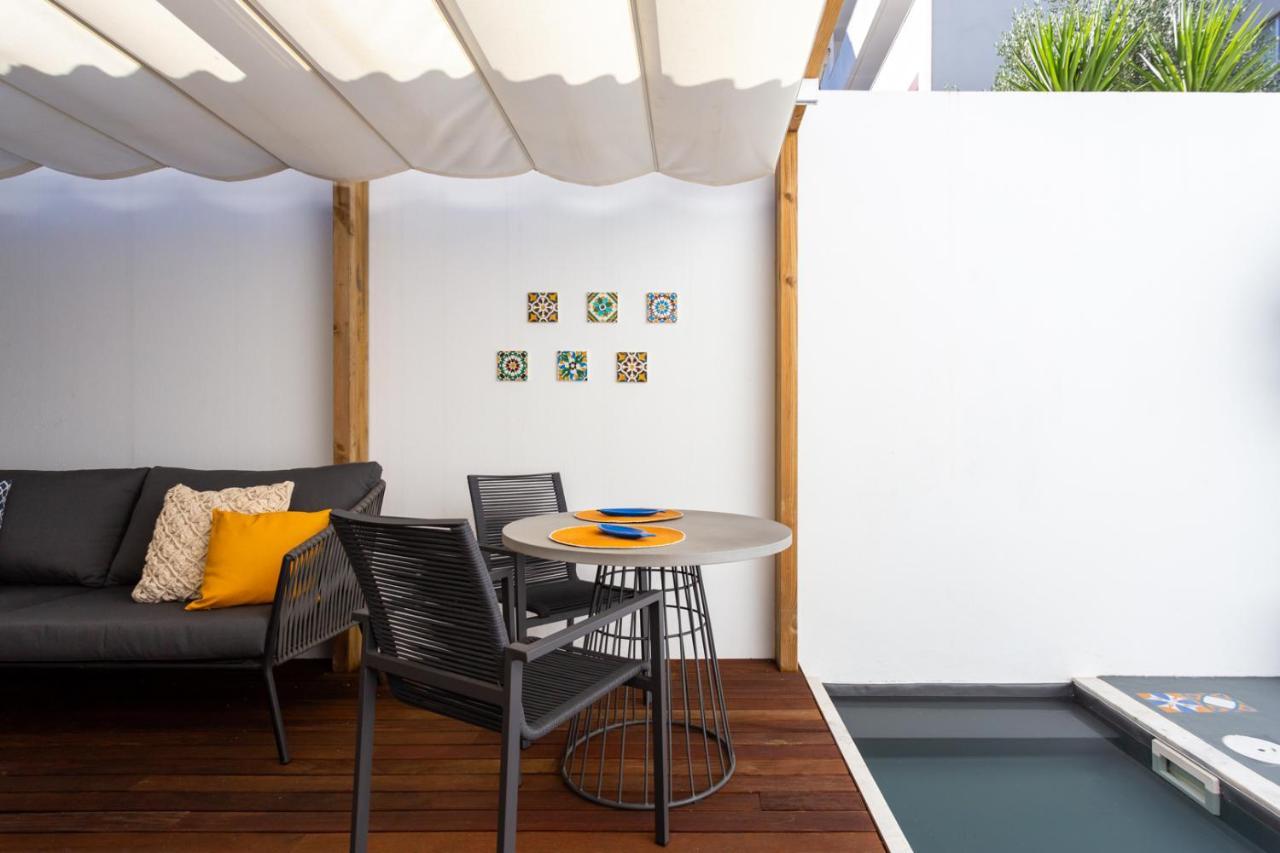 Stupendo- Two Rooms, Patio With Refreshing Pond-center-air Conditioning-free Park *