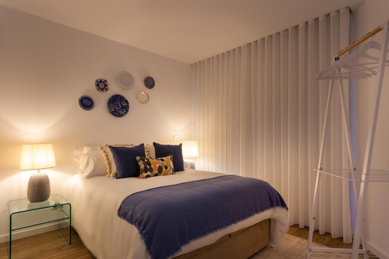 Stupendo- Two Rooms, Patio With Refreshing Pond-center-air Conditioning-free Park Apartment