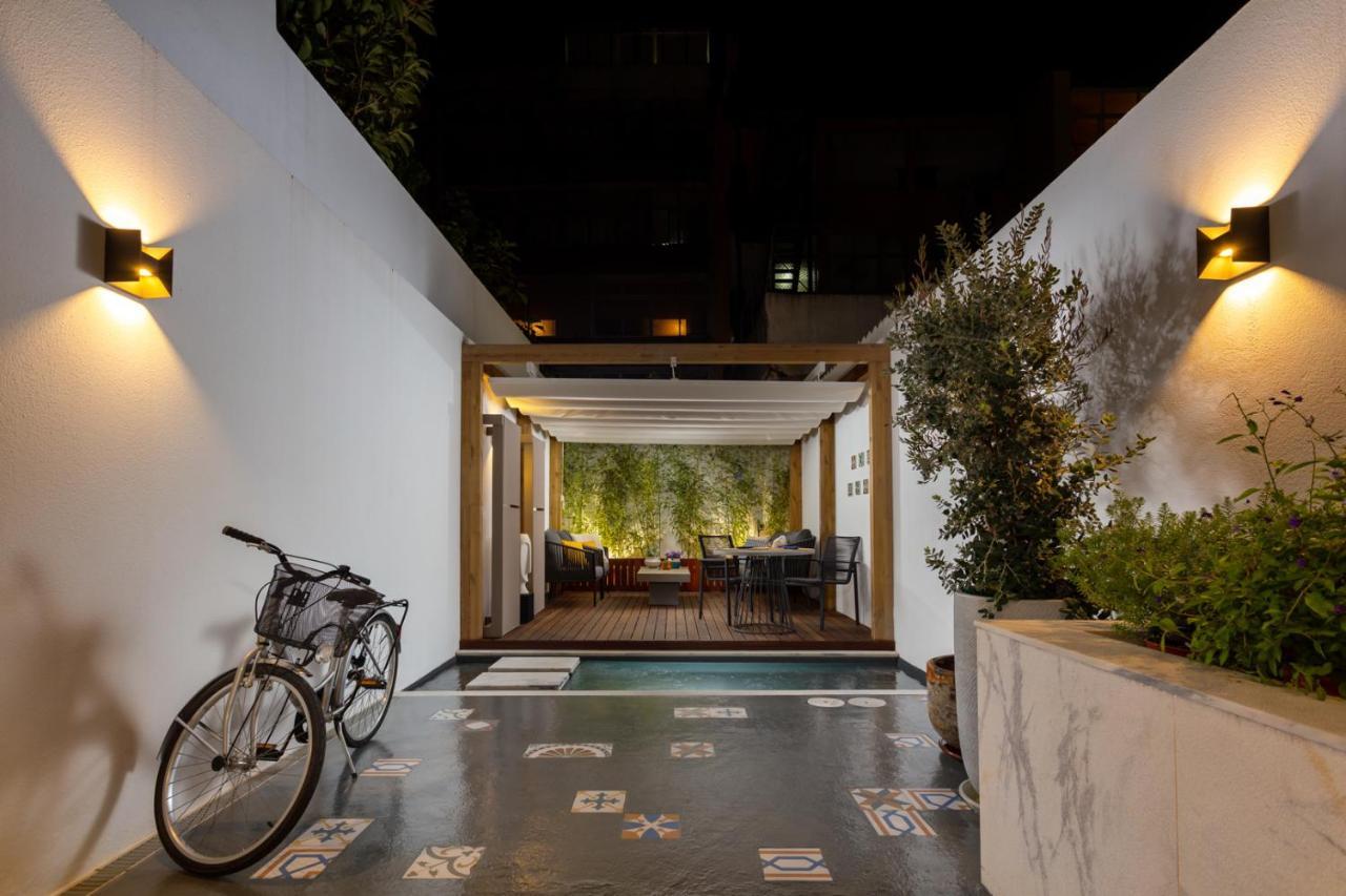 Apartment Stupendo- Two Rooms, Patio With Refreshing Pond-center-air Conditioning-free Park