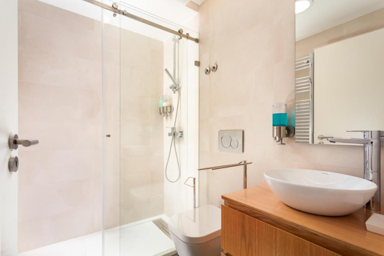 Apartment Stupendo- Two Rooms, Patio With Refreshing Pond-center-air Conditioning-free Park Lisbon