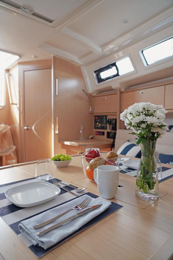 Botel Luxury Sailing Boat Lisbon