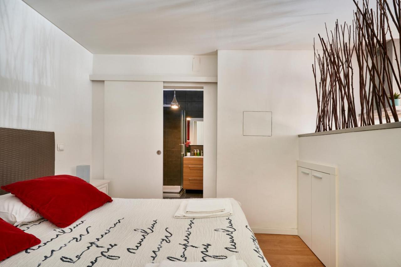 Renovated Charming Apartment, By Timecooler Apartment *