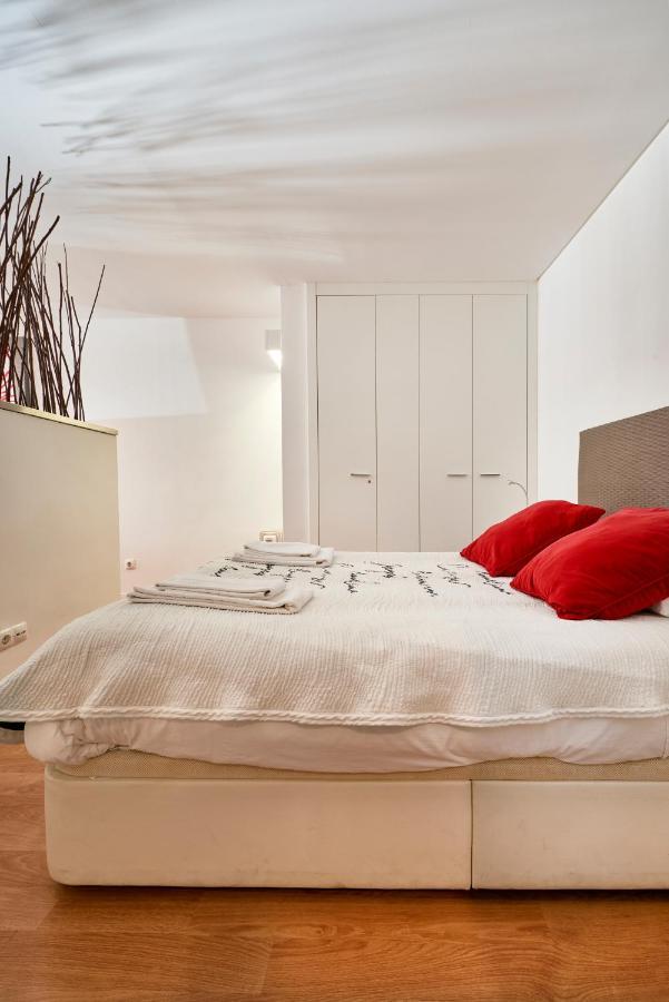 Apartment Renovated Charming Apartment, By Timecooler *