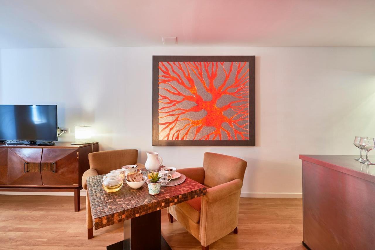 Renovated Charming Apartment, By Timecooler Apartment *