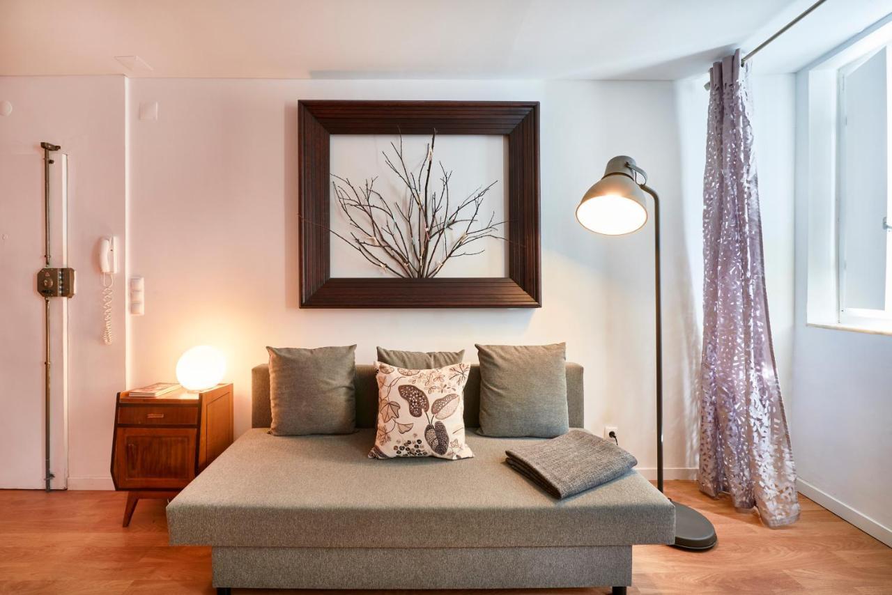 Renovated Charming Apartment, By Timecooler *