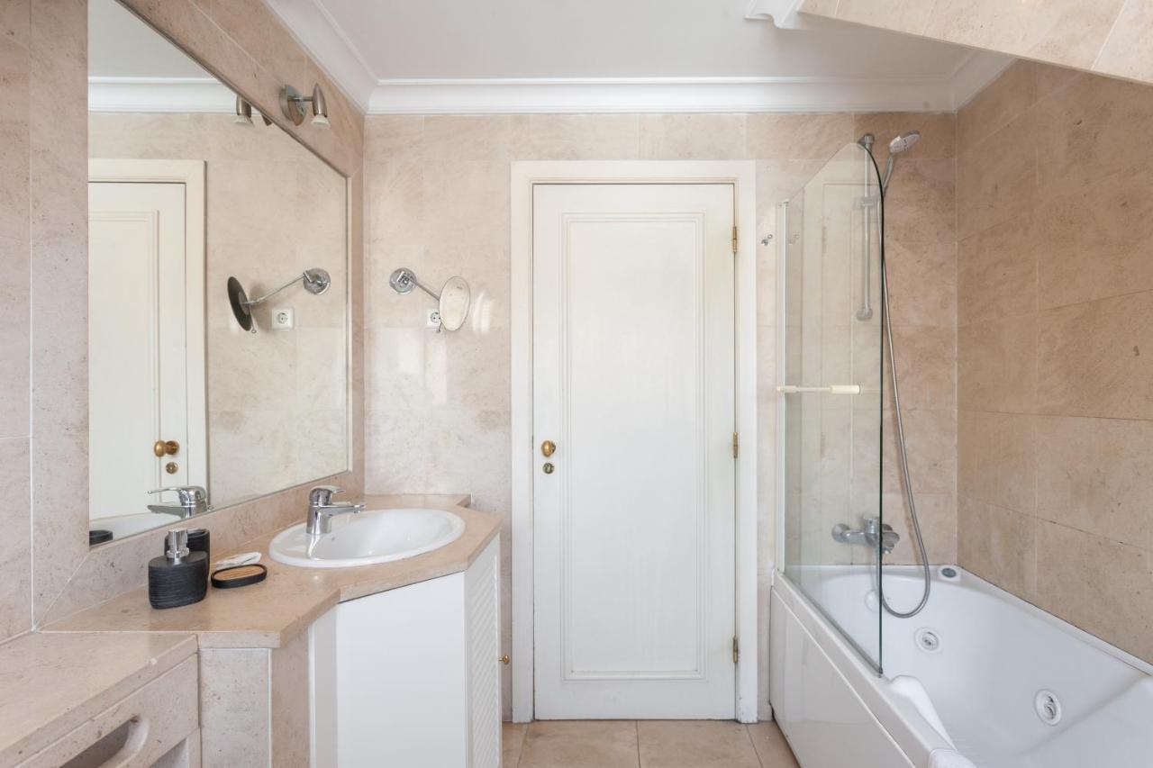 Apartment Flh Chic Chiado Exotic Spacious Lisbon
