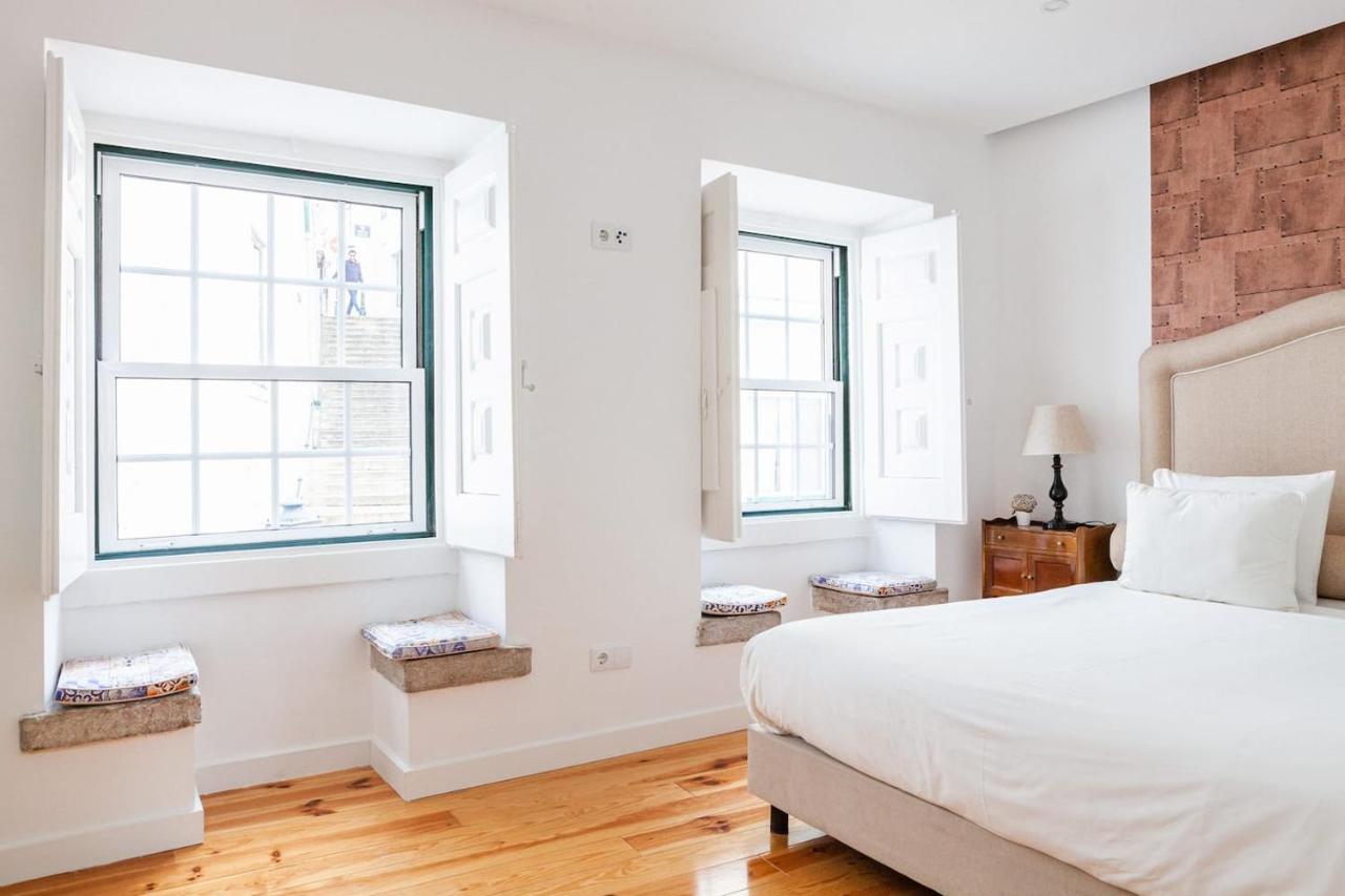 Alfama Delight: Panoramic River Views In Historic 18th Century Building Apartment *