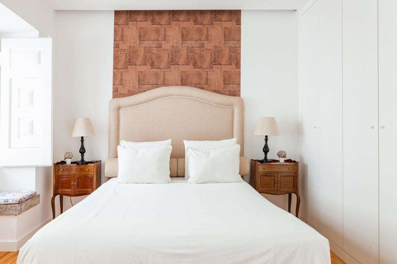 Alfama Delight: Panoramic River Views In Historic 18th Century Building *