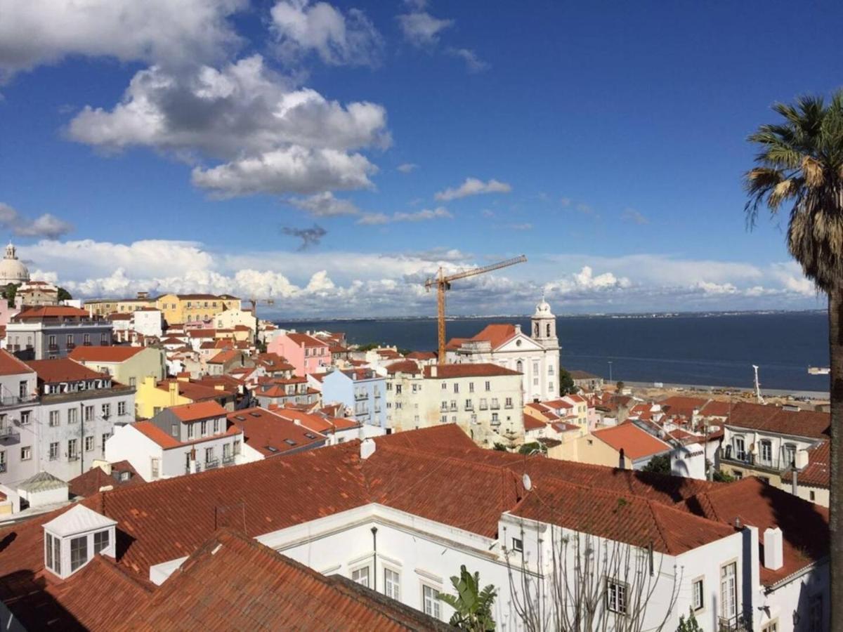 Apartment Alfama Delight: Panoramic River Views In Historic 18th Century Building *