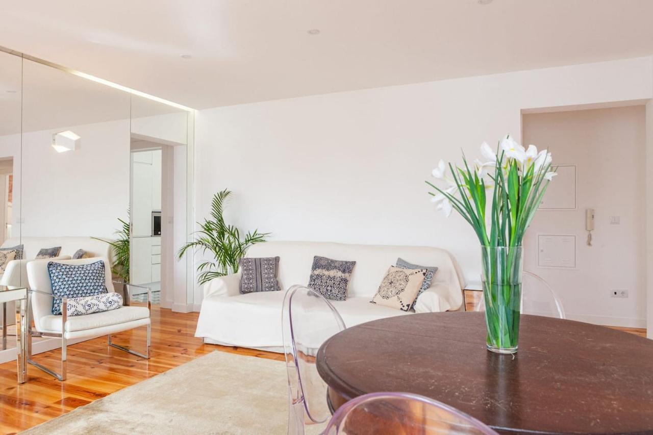 Apartment Alfama Delight: Panoramic River Views In Historic 18th Century Building