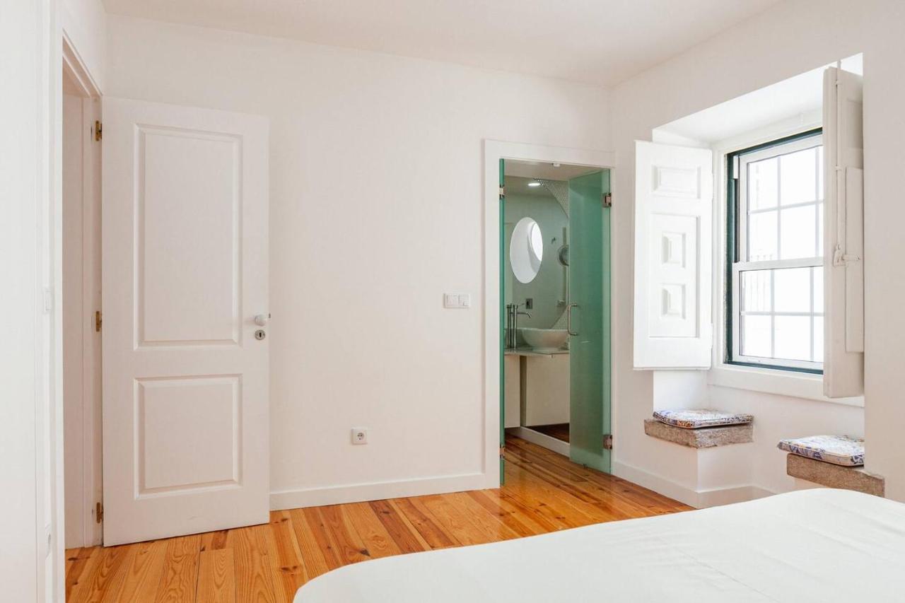 Alfama Delight: Panoramic River Views In Historic 18th Century Building *