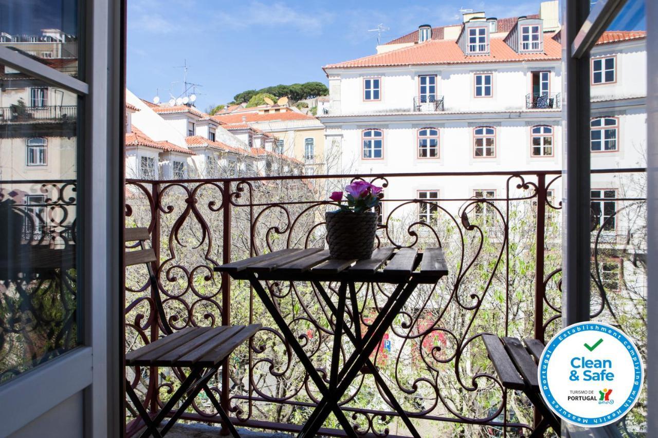 Alfama Sophisticate Flat With Balconies 2bedrs 2baths & Ac In 19th Century Building Historic Center Lisbon