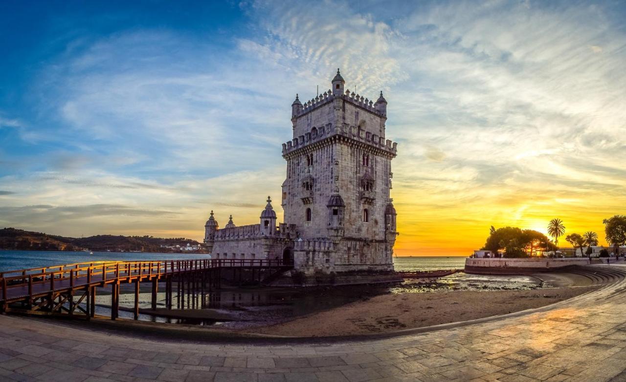 With One Bedroom In With Wonderful City View Balcony And Wifi 12 Km From The Beach Apartment Lisbon