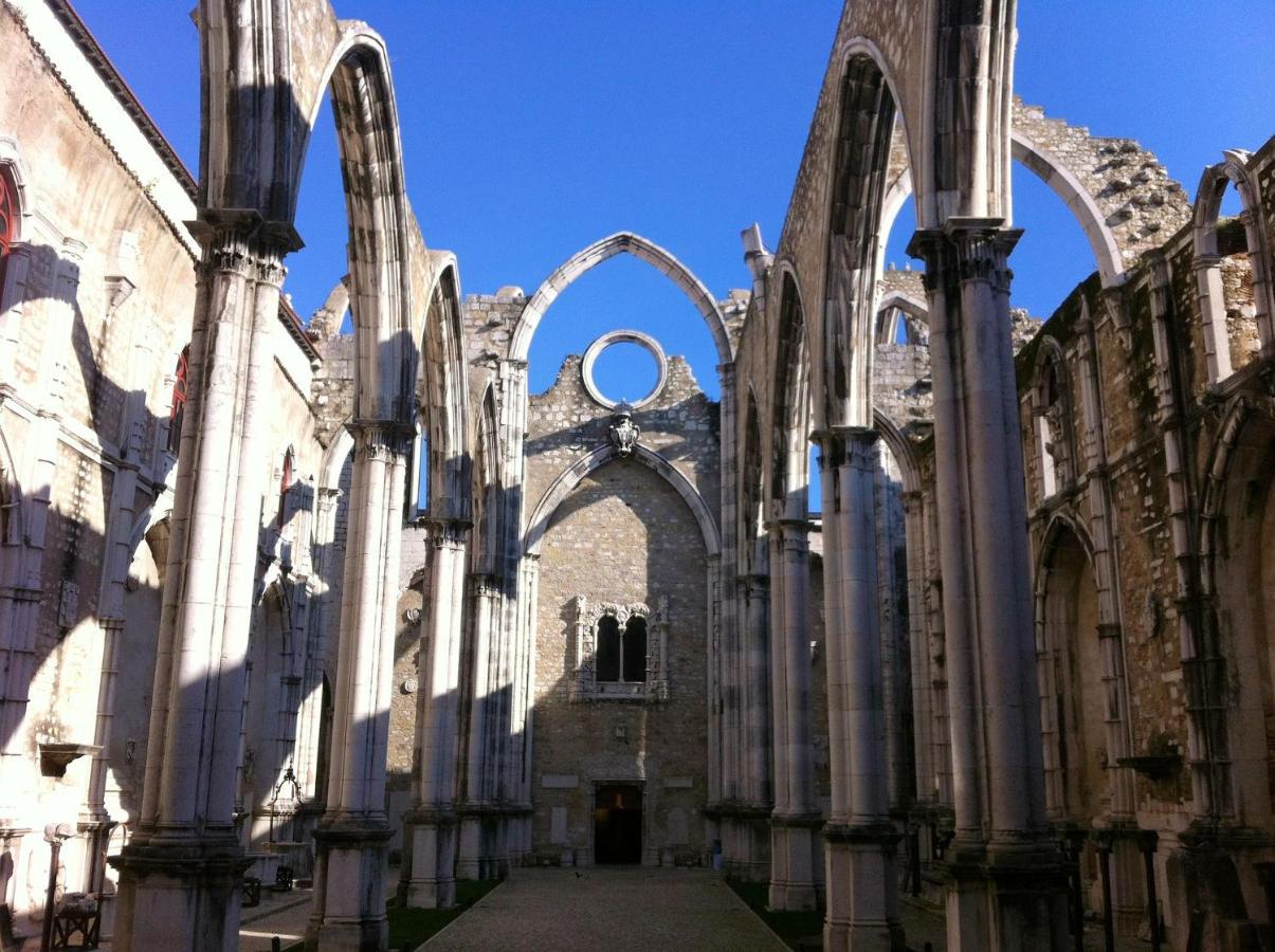 With One Bedroom In With Wonderful City View Balcony And Wifi 12 Km From The Beach Apartment Lisbon