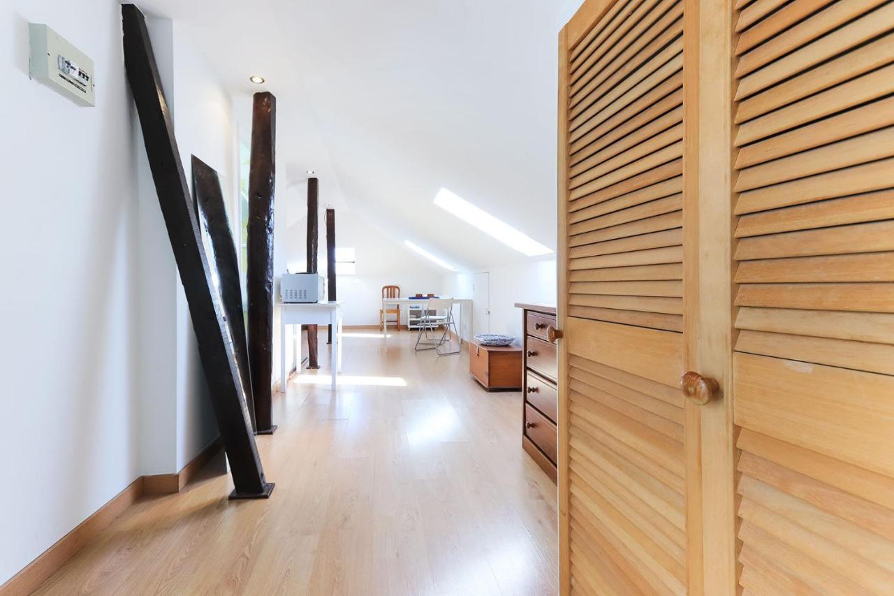 Sunny Attic Loft By Homing Apartment *