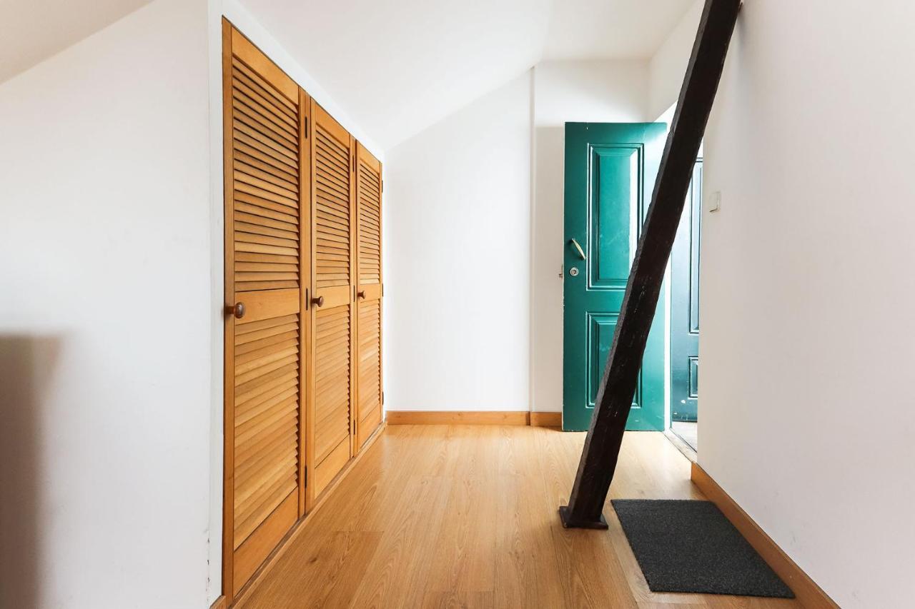 Sunny Attic Loft By Homing Apartment