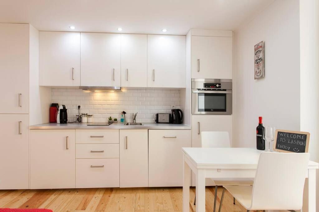 Apartment Charming In Mouraria Lisbon