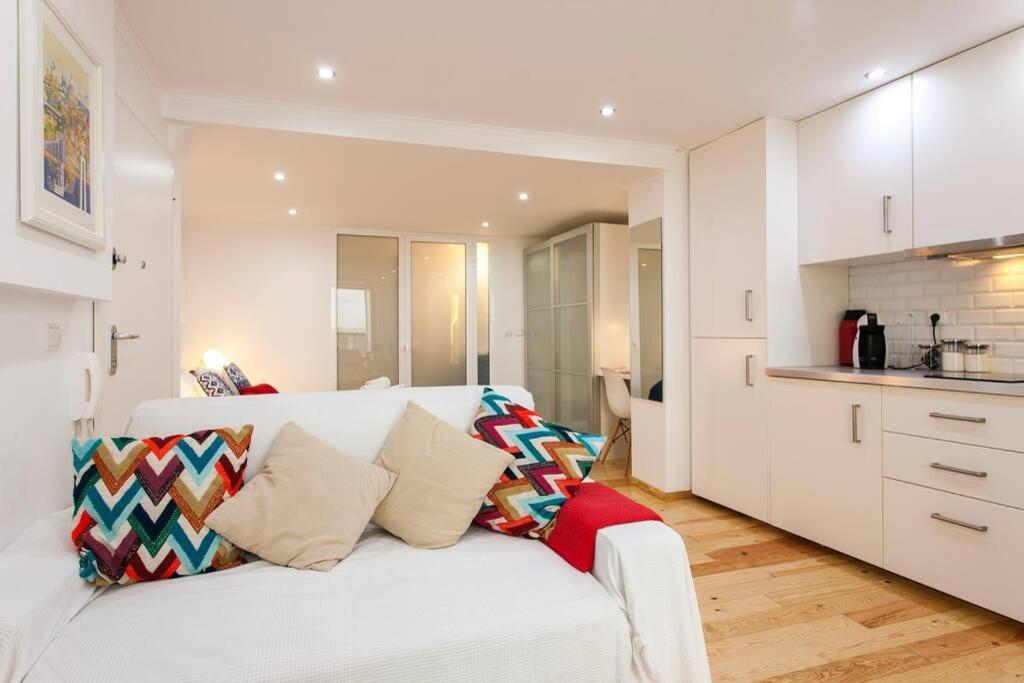 Charming In Mouraria Apartment Lisbon