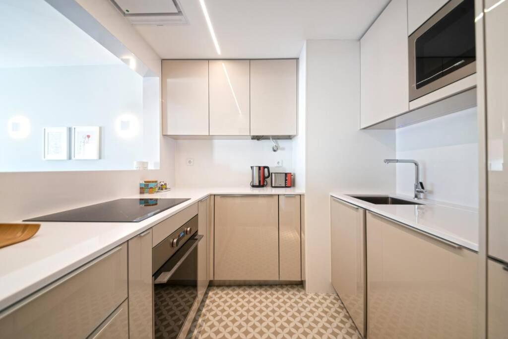 Apartment Av. Da Liberdade Comfortable With Balcony *