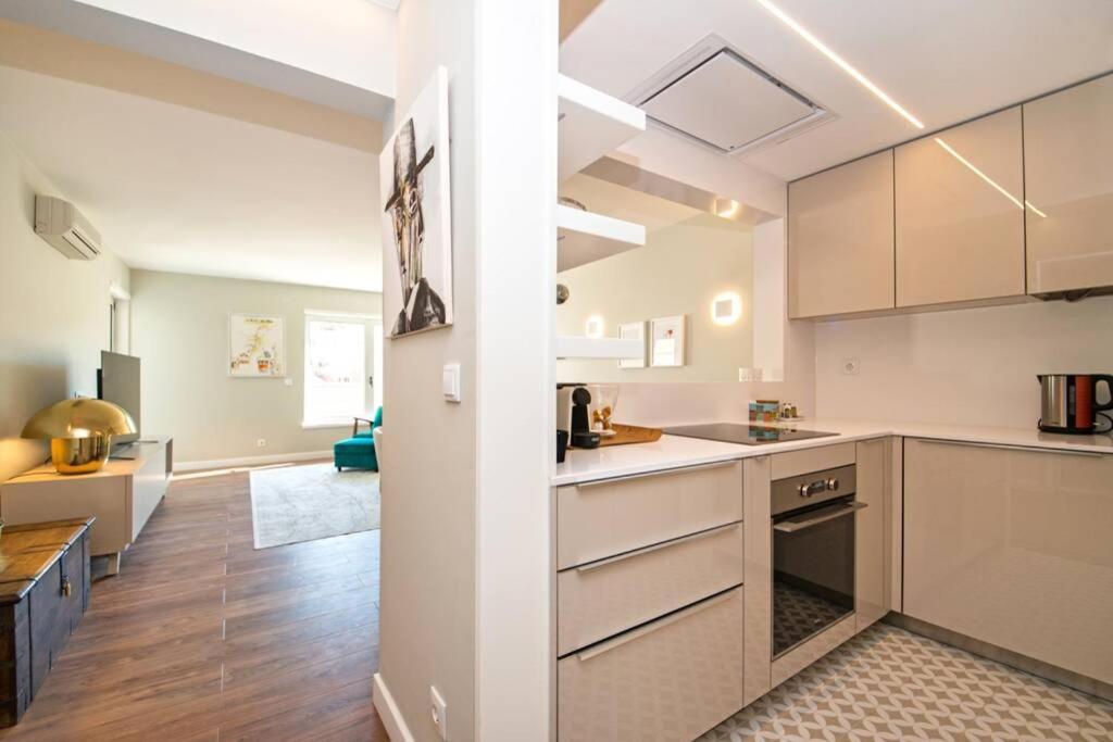 Apartment Av. Da Liberdade Comfortable With Balcony *