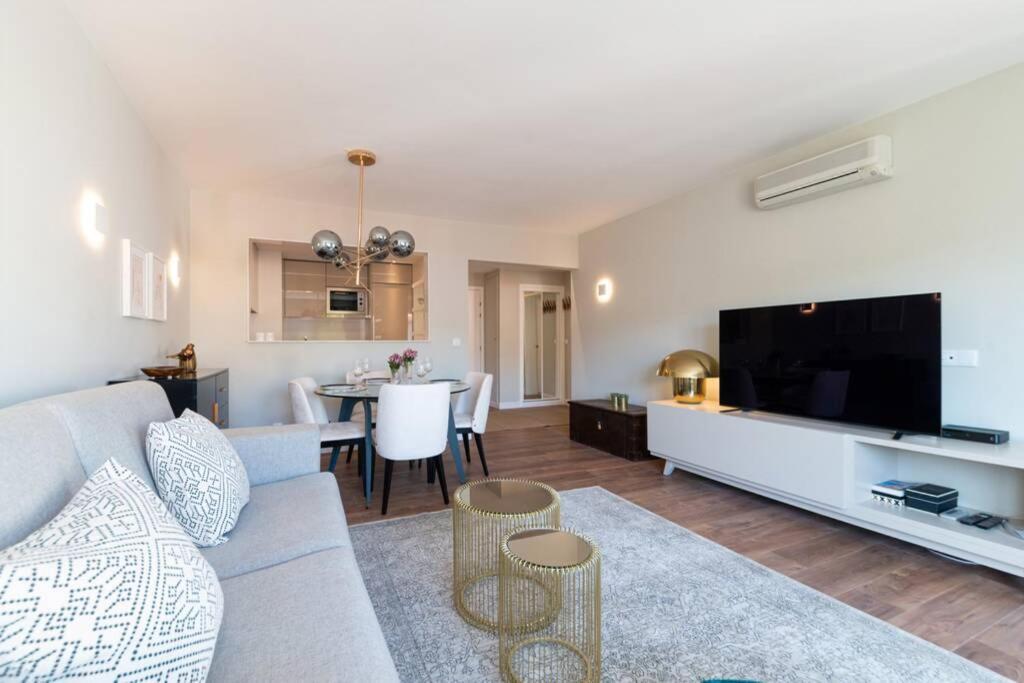 Av. Da Liberdade Comfortable With Balcony