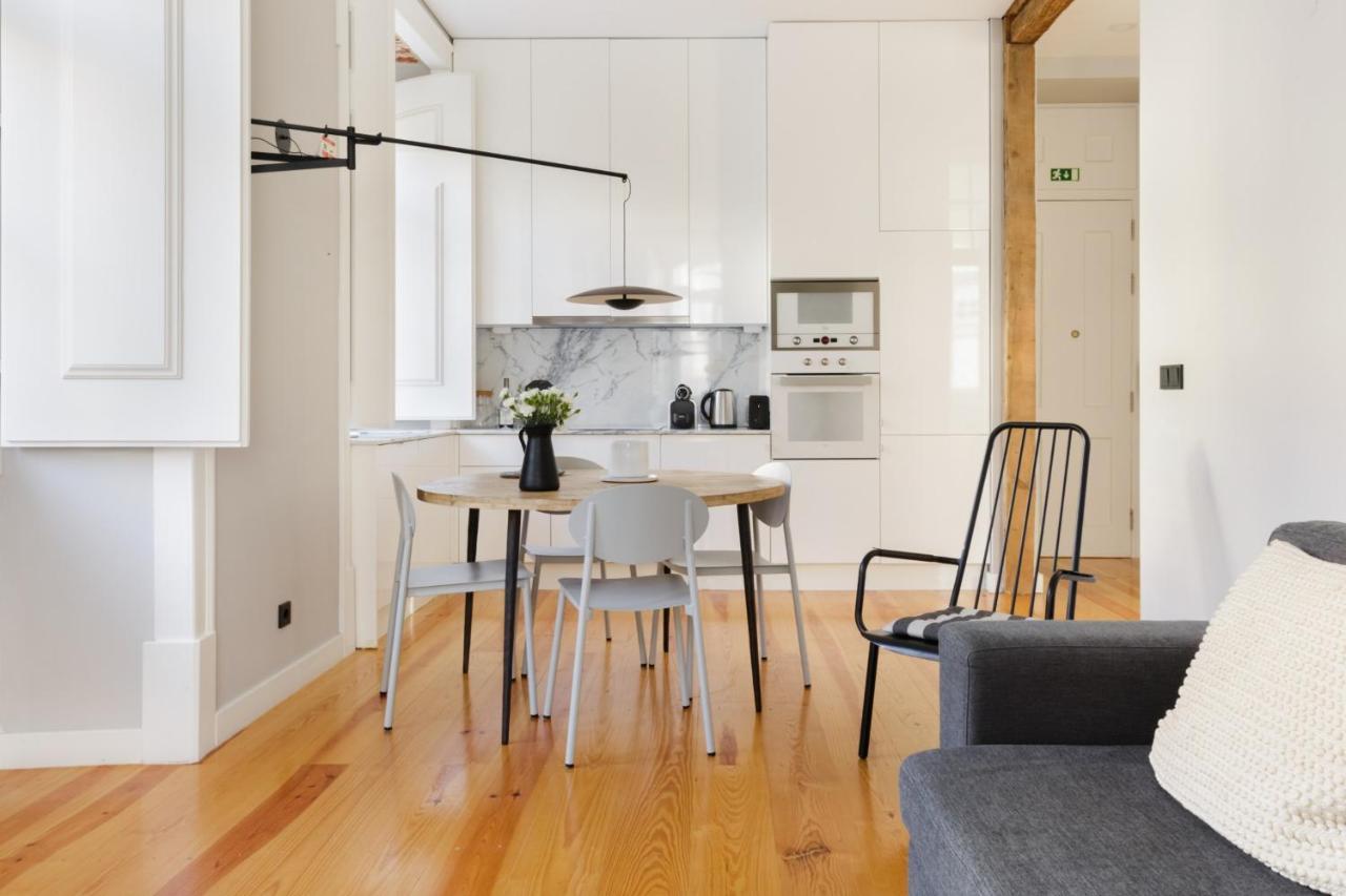 Urban Chic Alfama: Renovated 19th Century Flat * Lisbon