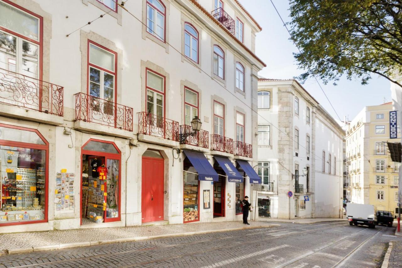 Alfama Sophisticate Flat With Balconies 2bedrs 2baths & Ac In 19th Century Building Historic Center Lisbon