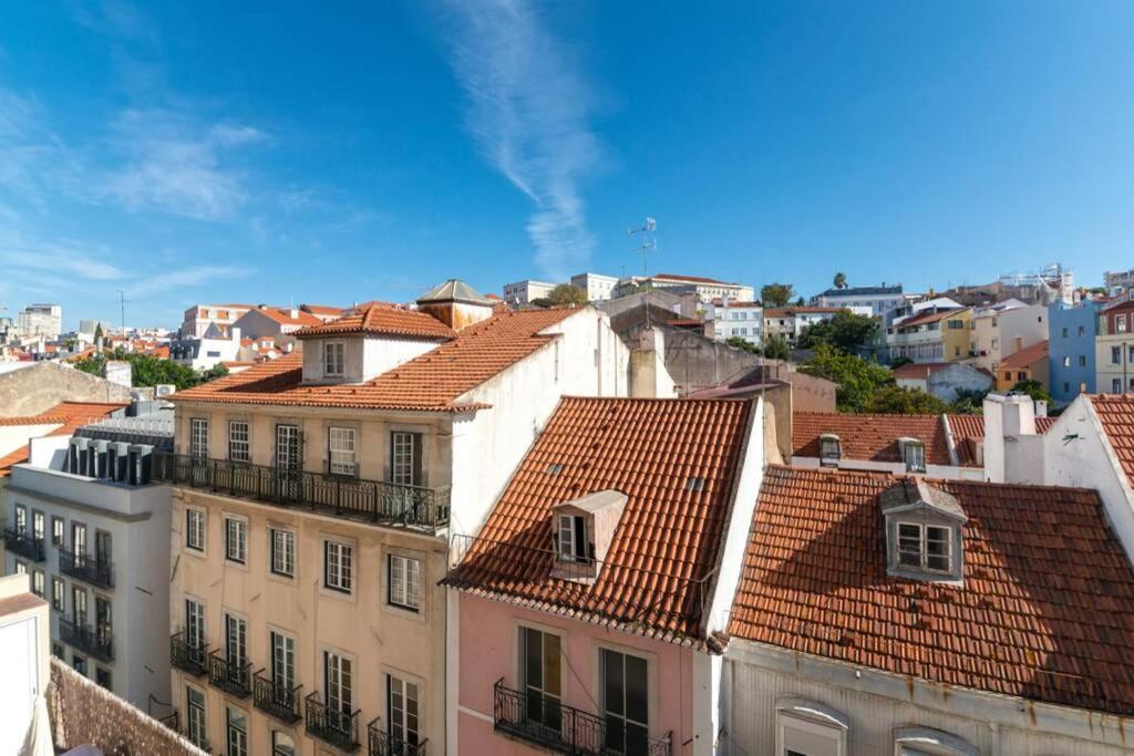 Apartment Av. Da Liberdade Comfortable With Balcony