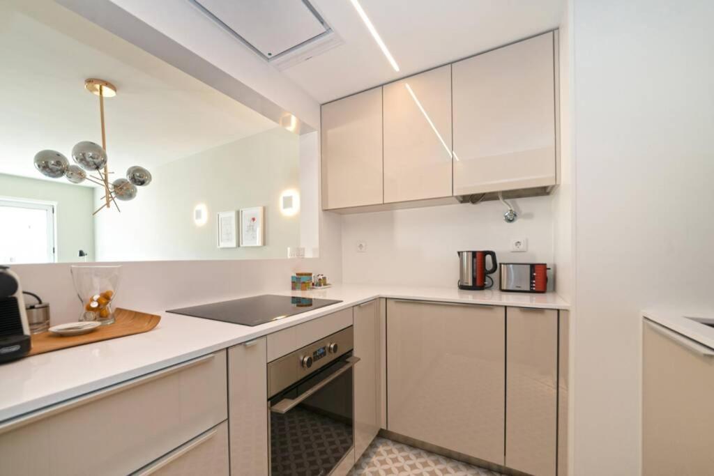 Apartment Av. Da Liberdade Comfortable With Balcony *