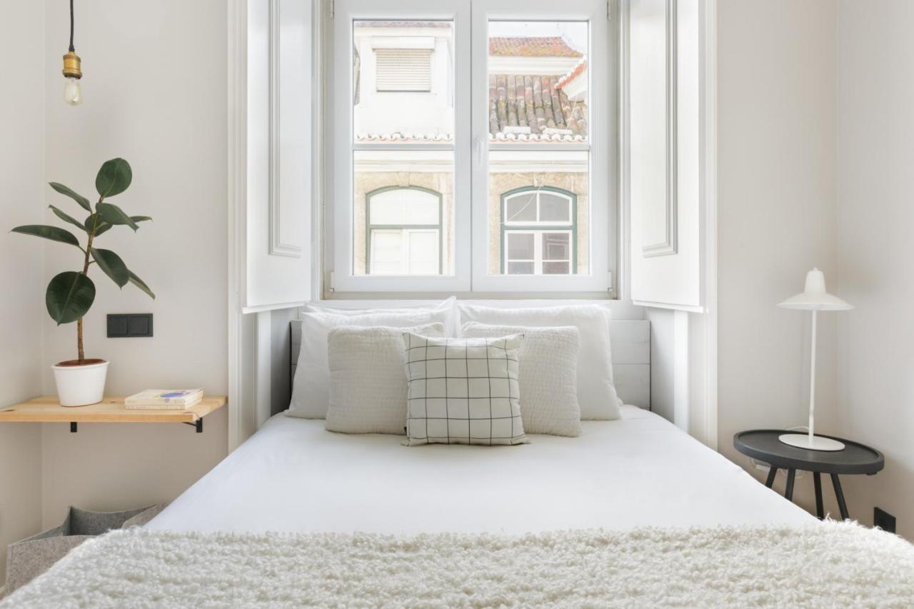 Urban Chic Alfama: Renovated 19th Century Flat Lisbon