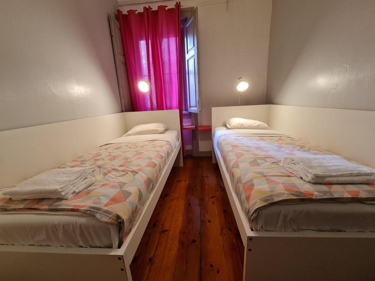 Shangri-La Hostel Anjos Bed & Breakfast 2*