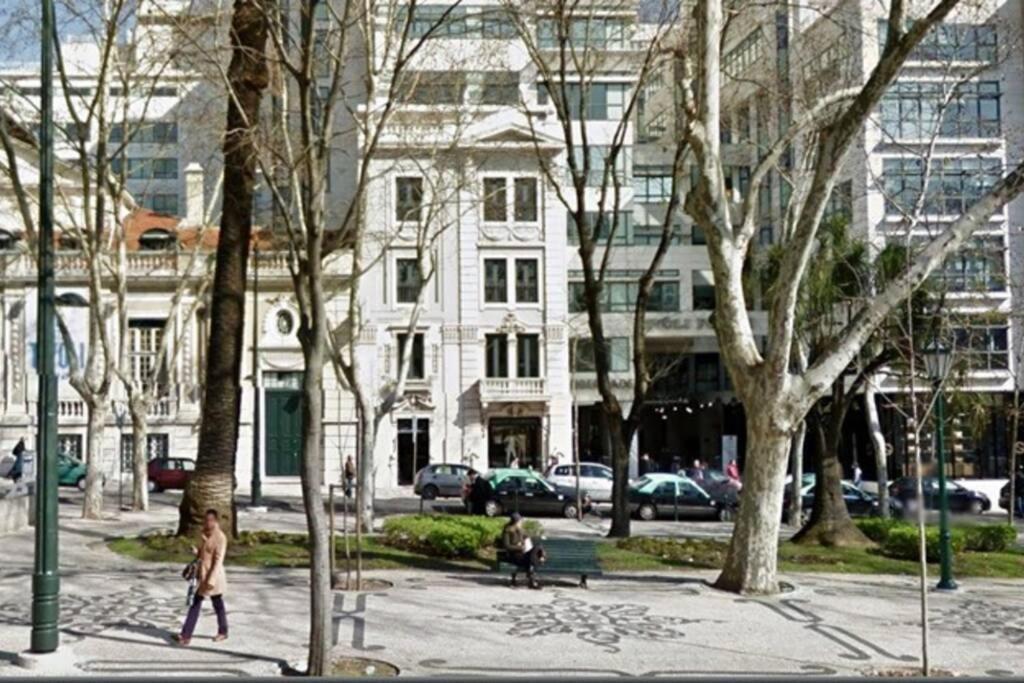 Av. Da Liberdade Comfortable With Balcony Apartment *