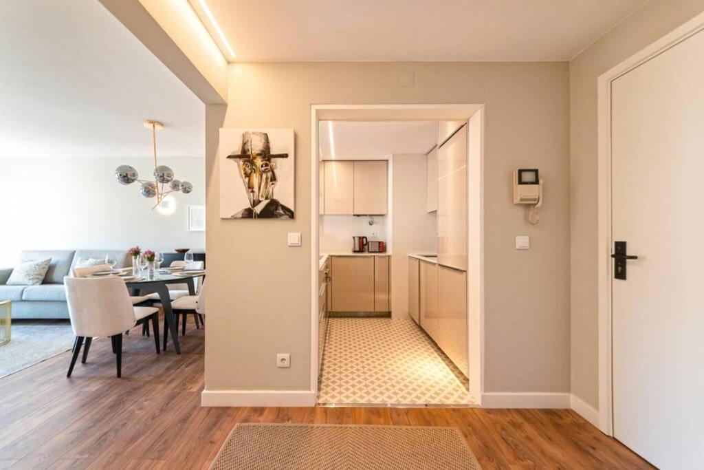 Av. Da Liberdade Comfortable With Balcony