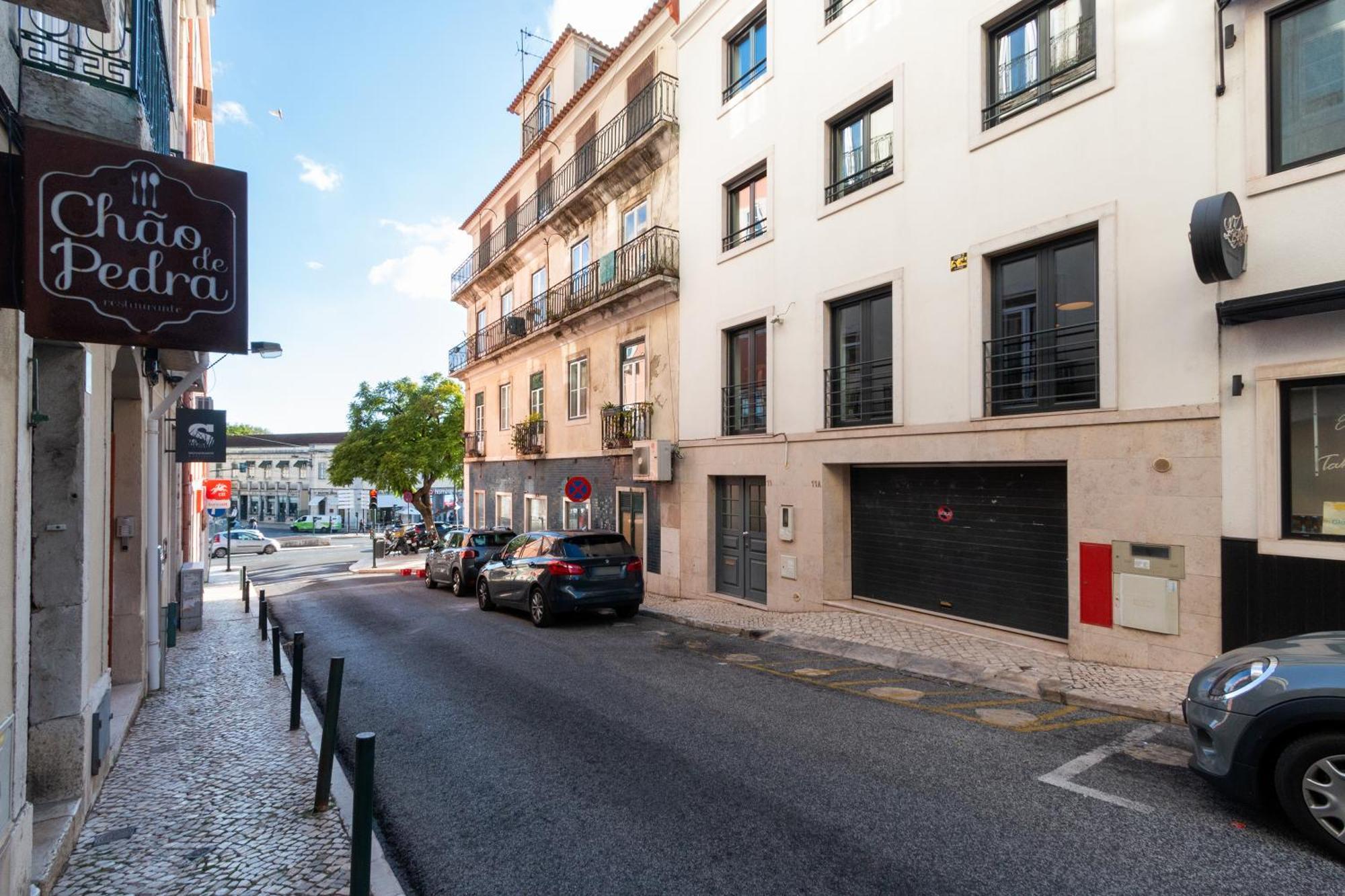 Apartment Exquisite Townhouse For 8 In Lisbon City Center *