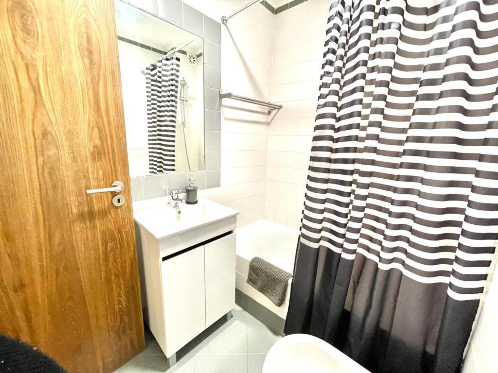 Lisboa, Lisbon, Charming Patio House, , Wifi, Air Conditioning, Near Metro, By Ig Apartamento *