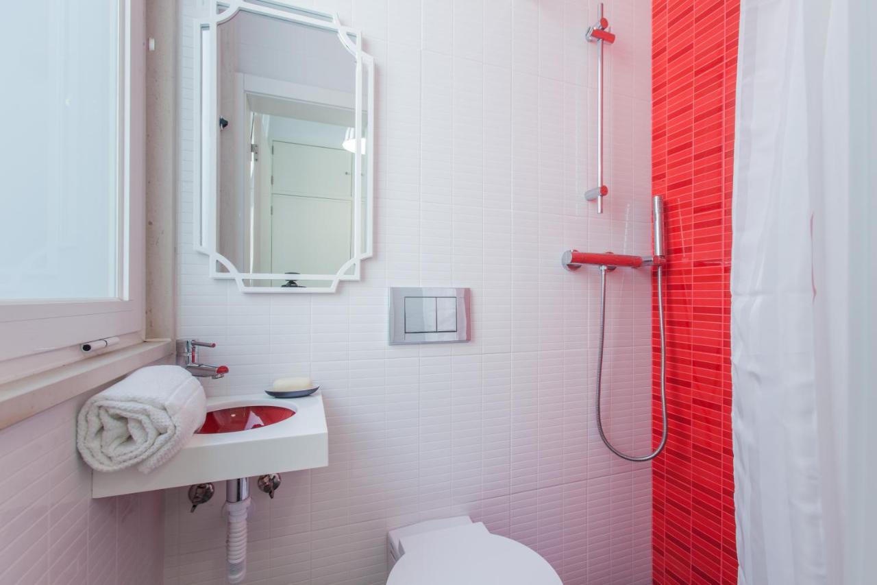 Renovated With Private Courtyard, By Timecooler Apartment *