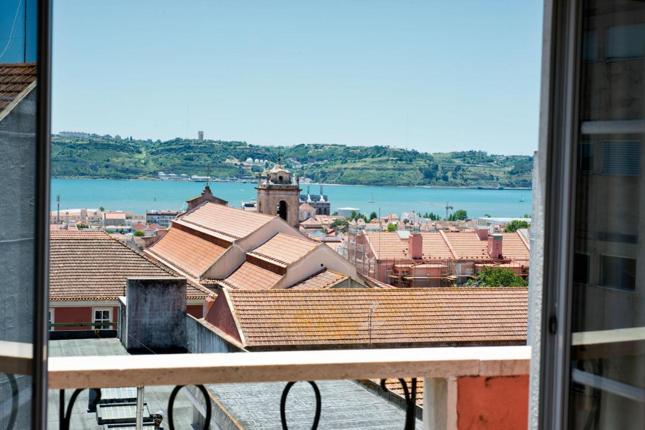 Ambassador River View Apartment *