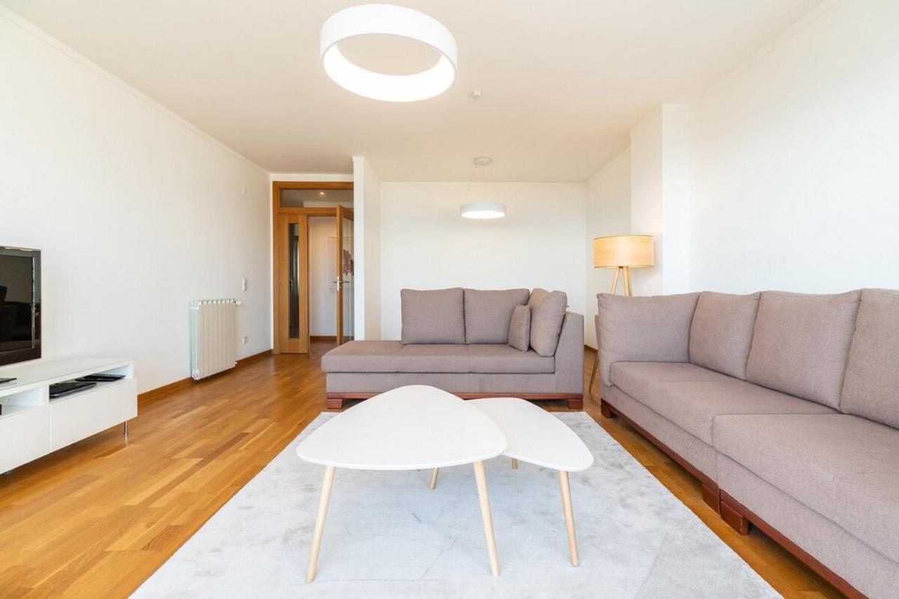 Apartment Modern 2 Bedroom With Balcony And Amazing Views *