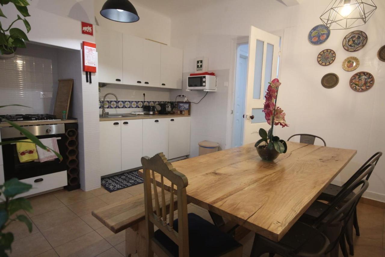 Ocean M1 R4 - Large Double With Shared Bathroom In Center Lisbon