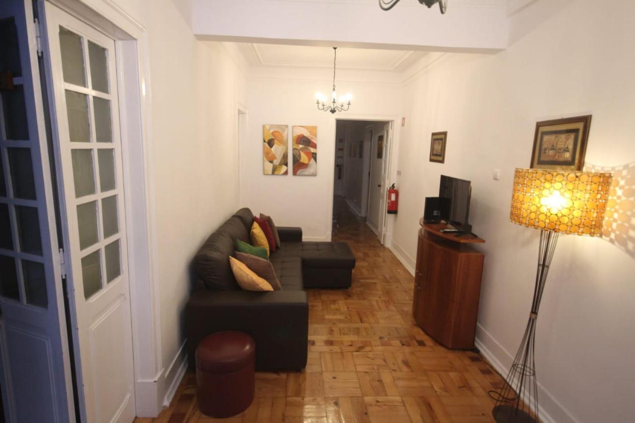 Ocean M1 R4 - Large Double With Shared Bathroom In Center