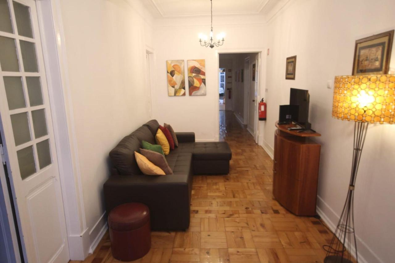 Ocean M1 R4 - Large Double With Shared Bathroom In Center