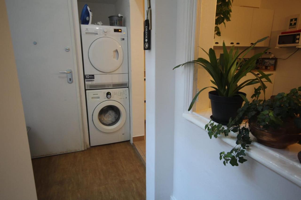 Ocean M1 R4 - Large Double With Shared Bathroom In Center Guest house Lisbon