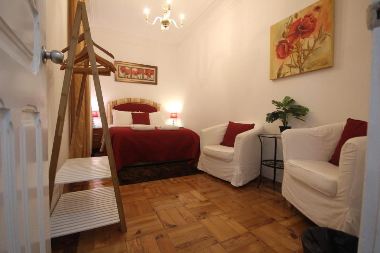 Bordeaux M1 R3 - & Comfortable Double With Private Patio & Shared Bathroom Guest house