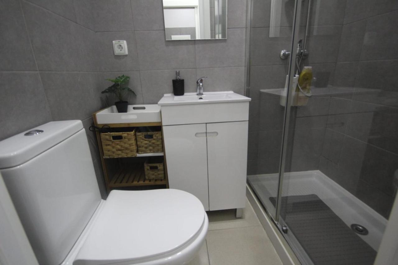 Guest house Ocean M1 R4 - Large Double With Shared Bathroom In Center Lisbon
