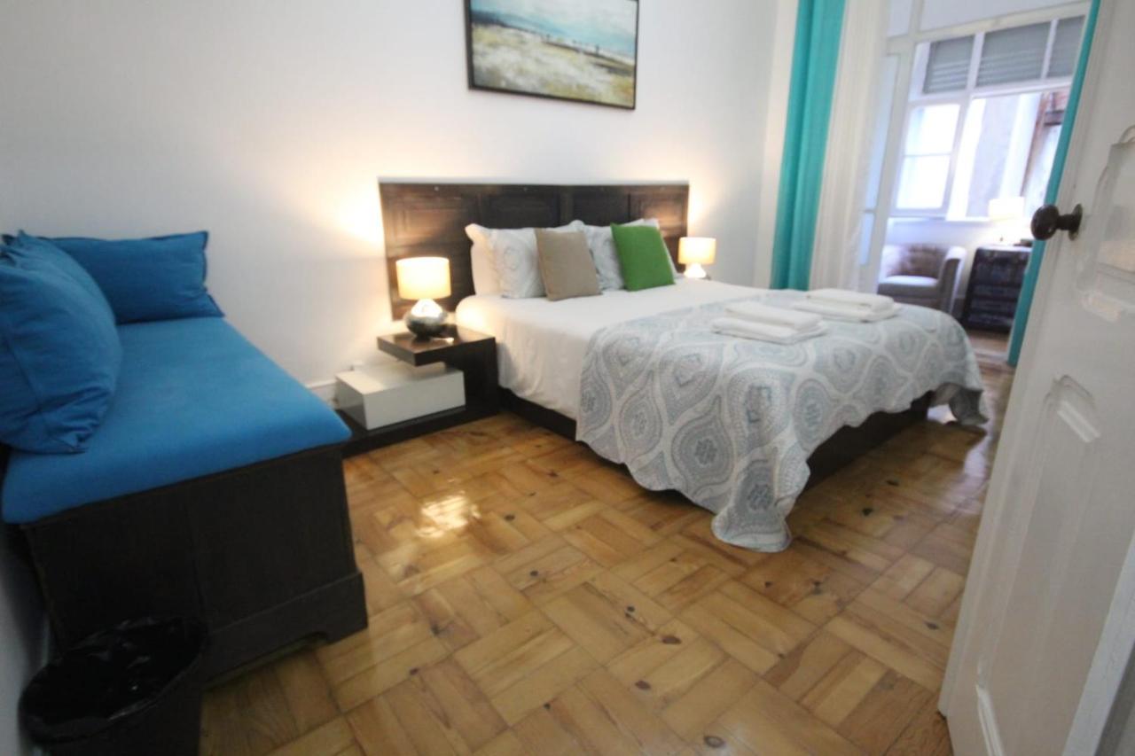 Ocean M1 R4 - Large Double With Shared Bathroom In Center *