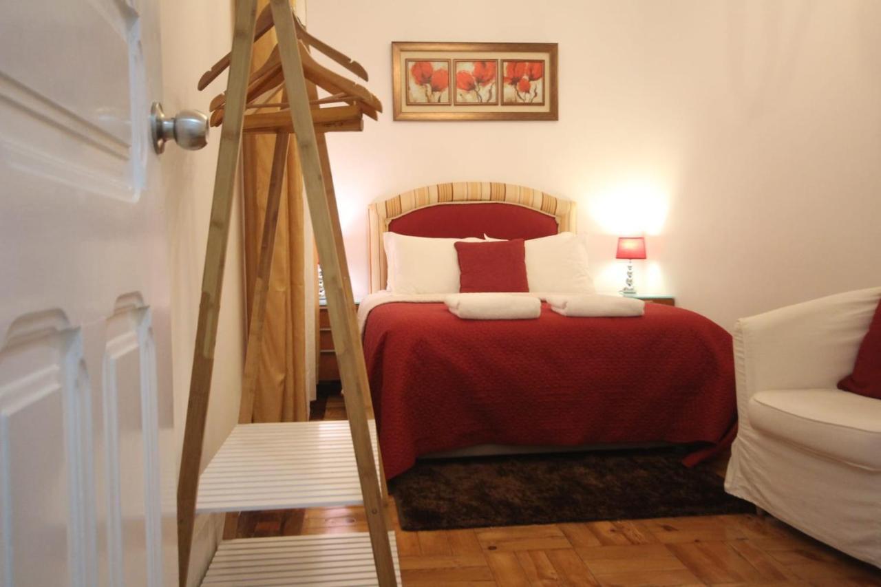 Bordeaux M1 R3 - & Comfortable Double With Private Patio & Shared Bathroom *