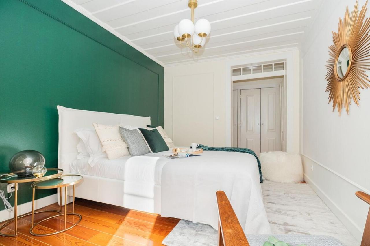 Stunning & Modern 2 Bedroom In Chiado * Lisboa