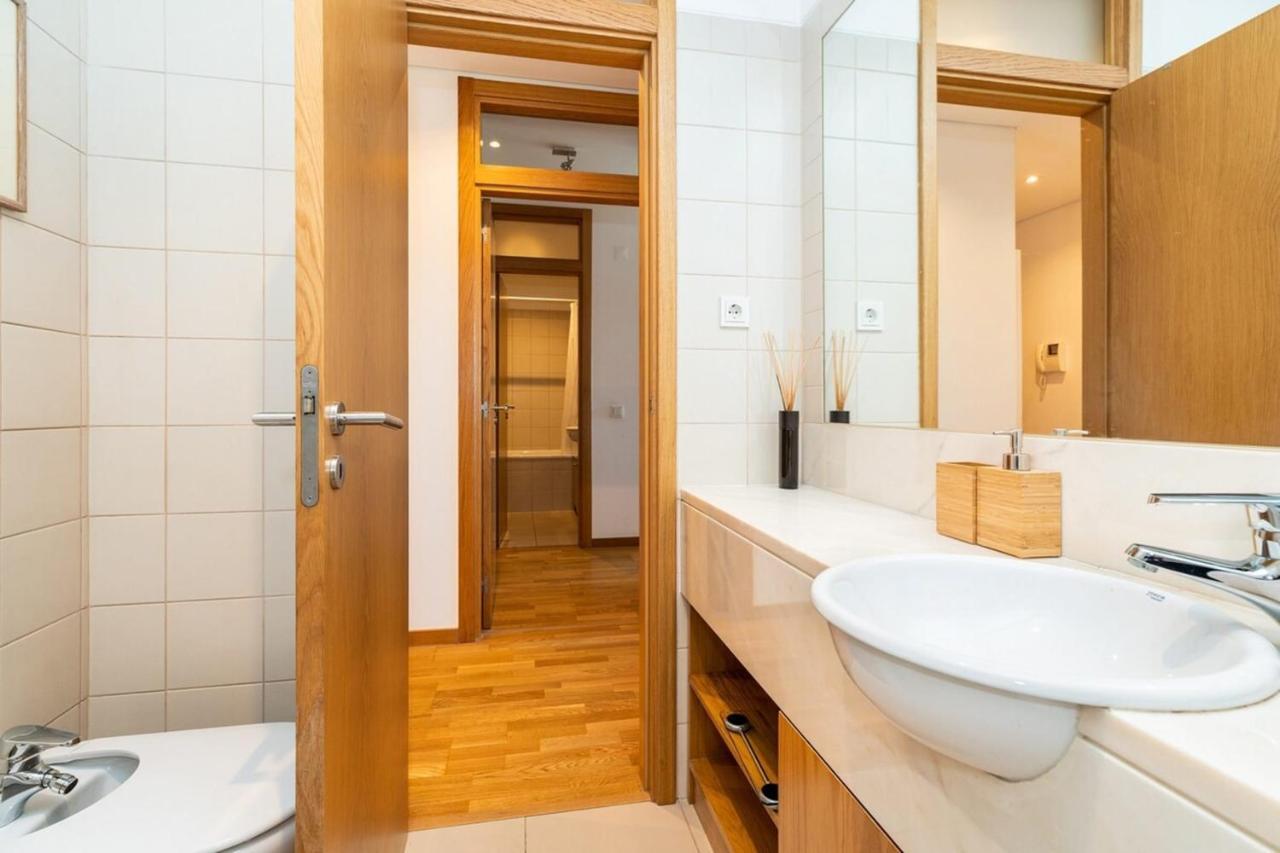 Modern 2 Bedroom With Balcony And Amazing Views *