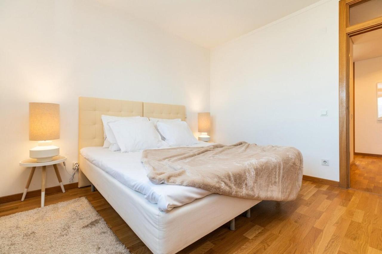 Modern 2 Bedroom With Balcony And Amazing Views * Lisbon