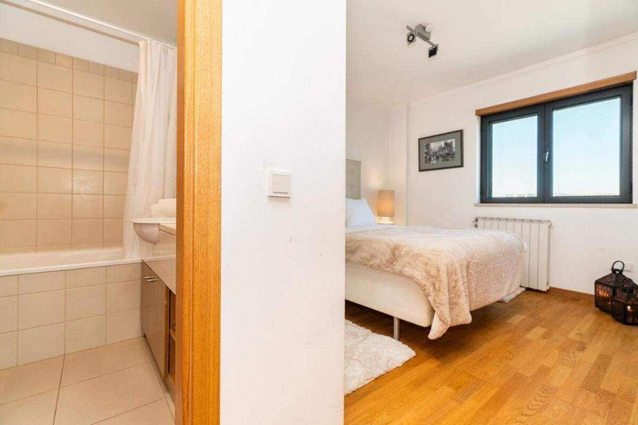 Apartment Modern 2 Bedroom With Balcony And Amazing Views *